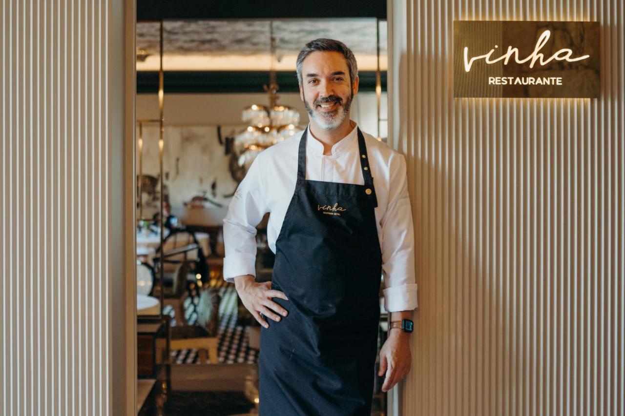 Vinha Boutique Hotel - The Leading Hotels Of The World Vila Nova de Gaia Exterior foto Chef and owner of the restaurant, Nuno Feitora