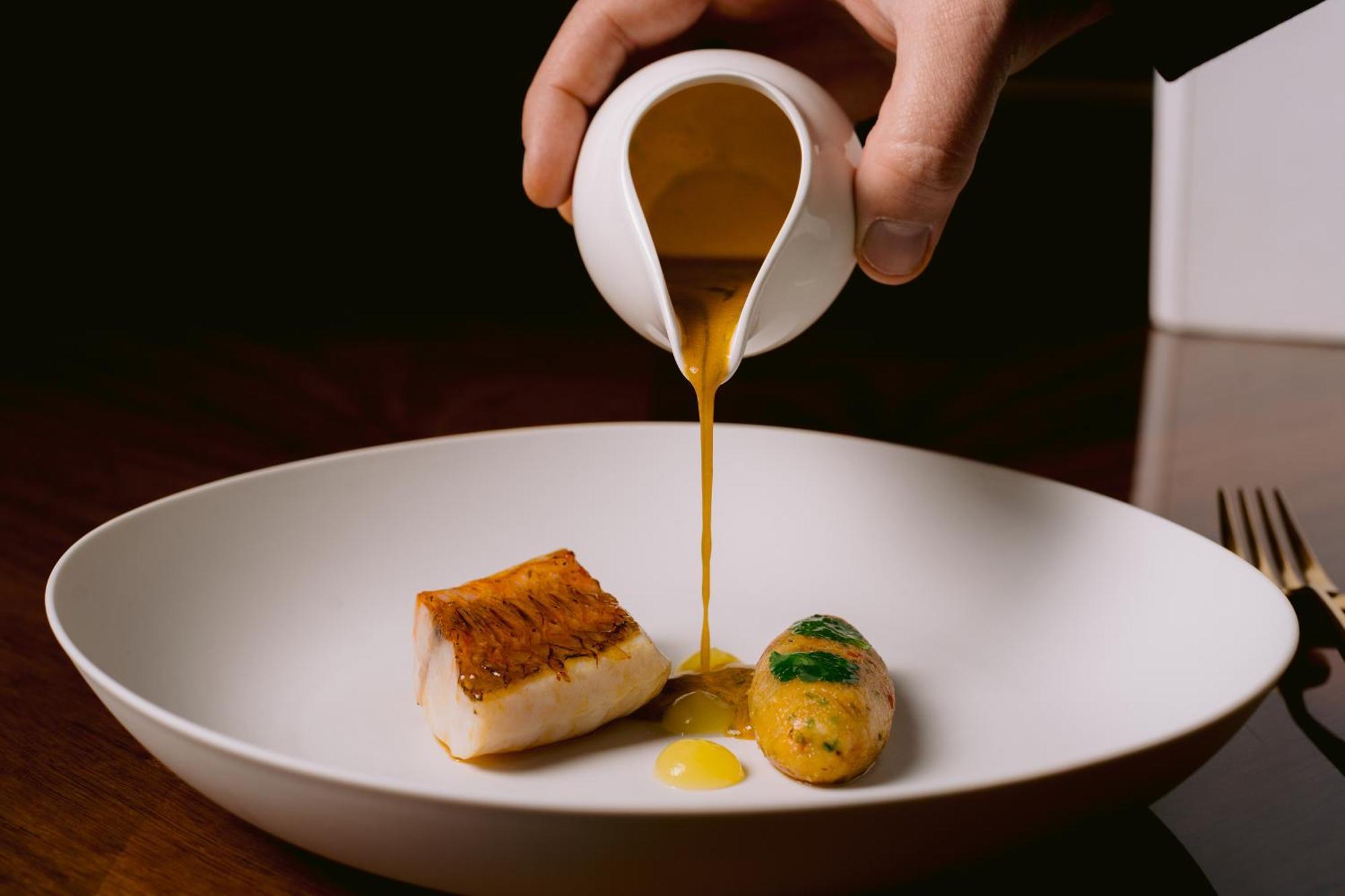 Vinha Boutique Hotel - The Leading Hotels Of The World Vila Nova de Gaia Exterior foto A sauce being poured onto a plate of food